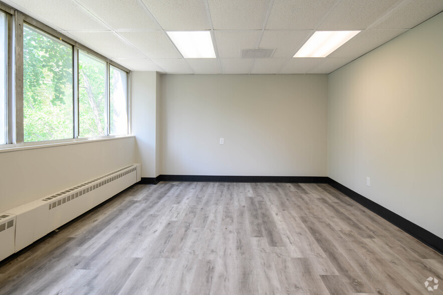 1335 W Tabor Rd, Philadelphia, PA for lease - Interior Photo - Image 3 of 17