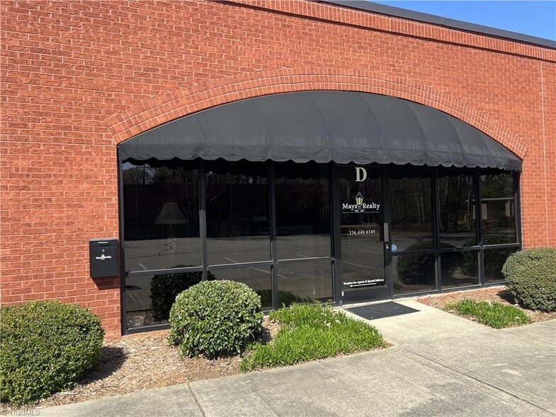 2235 Lewisville Clemmons Rd, Clemmons, NC for lease - Building Photo - Image 2 of 9