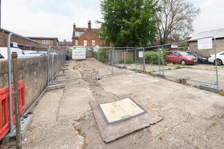 Plus de détails pour Land to the Rear 84 Wincheap, Simmonds Rd, Canterbury - Terrain à louer