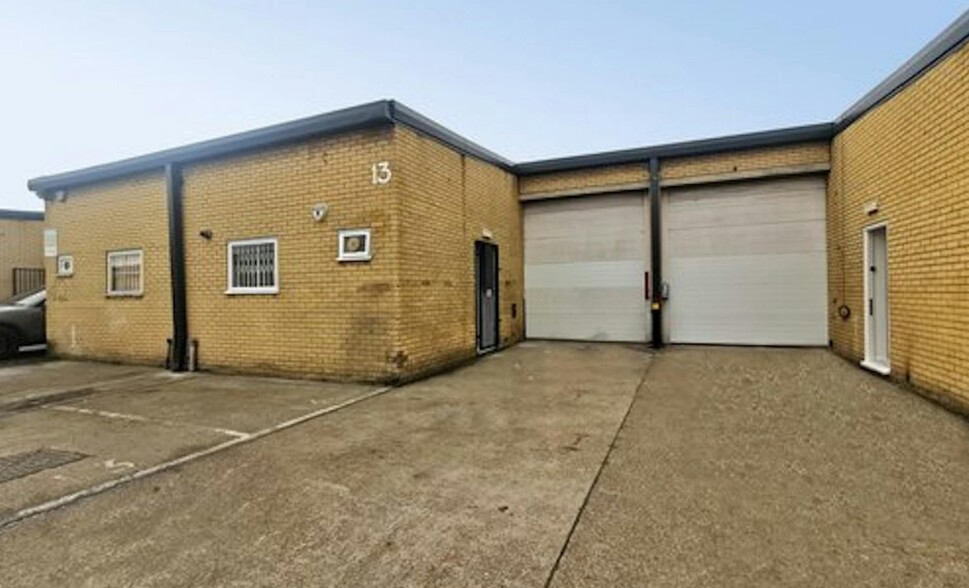 17-25 Enterprise Way, London for lease - Building Photo - Image 1 of 3