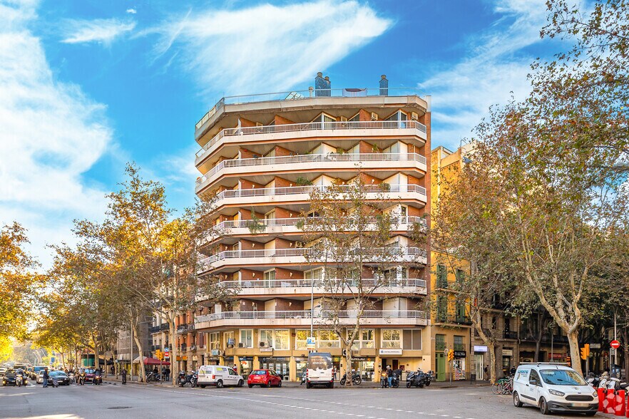 Carrer del Comte d'Urgell, 21, Barcelone, Barcelona à louer - Photo du bâtiment - Image 2 de 2