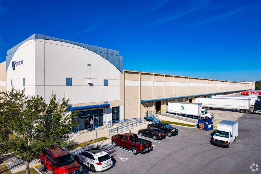 4409-4443 Madison Industrial Ln, Tampa, FL à louer - Photo du bâtiment - Image 3 de 10