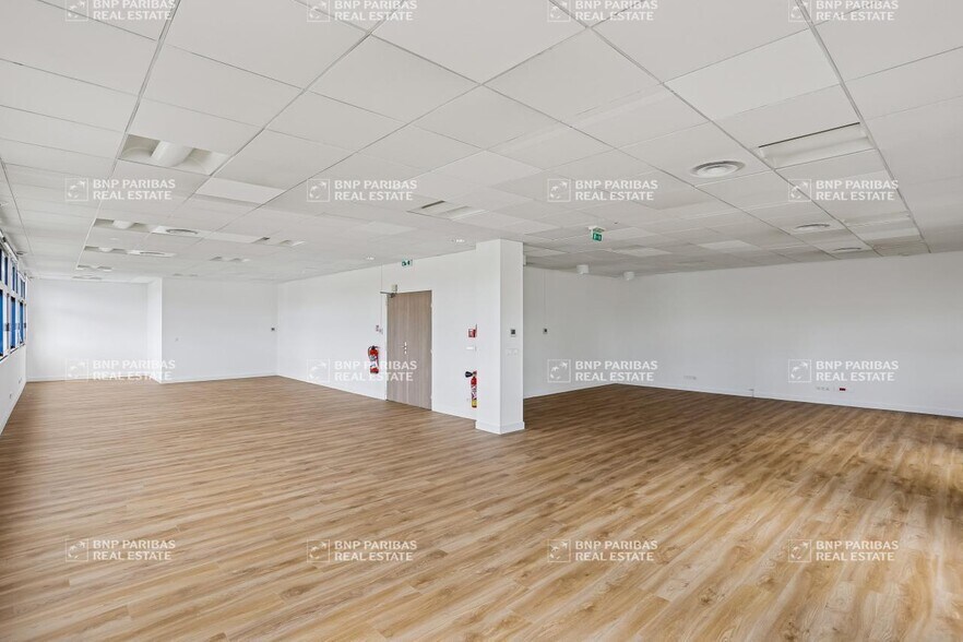 Bureau dans Aix-en-Provence à louer - Photo du bâtiment - Image 2 de 17
