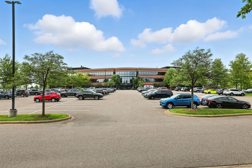 12000 Elm Creek Blvd, Maple Grove, MN for lease - Building Photo - Image 2 of 16