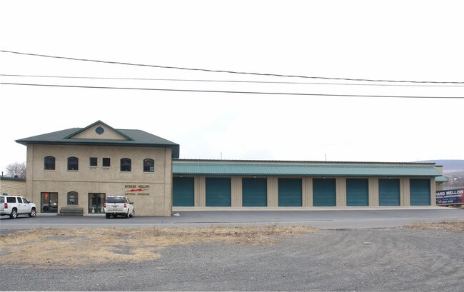 Plus de détails pour 807 Enterprise St, Dickson City, PA - Industriel à louer