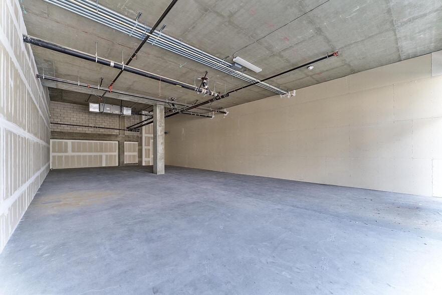 3170 W Olympic Blvd, Los Angeles, CA for lease - Building Photo - Image 2 of 22