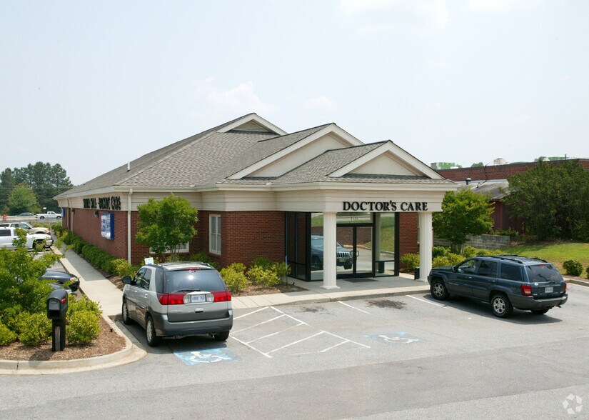 701 Congaree Rd, Greenville, SC à louer - Photo du bâtiment - Image 2 de 25