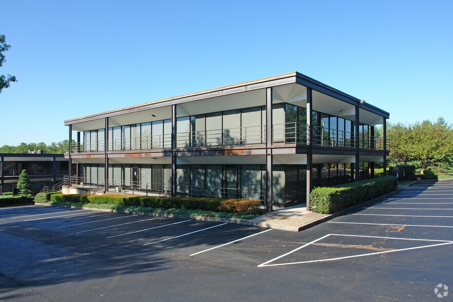 1102 Kermit Dr, Nashville, TN à louer - Photo du bâtiment - Image 2 de 4