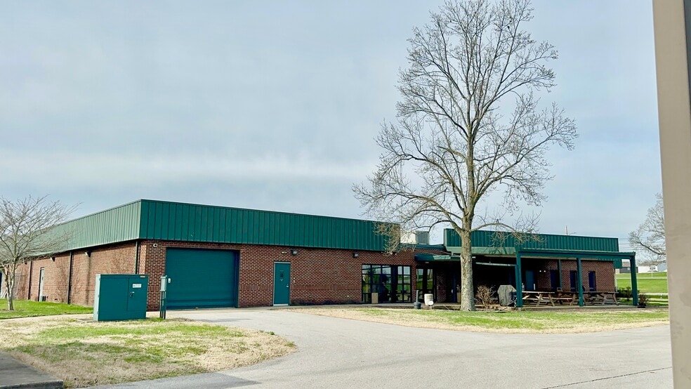 1014 S Main St, Nicholasville, KY à vendre - Photo du bâtiment - Image 2 de 23