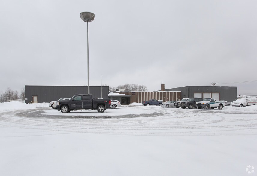 395 Industrial Park Rd, Johnstown, PA à louer - Photo du bâtiment - Image 3 de 4