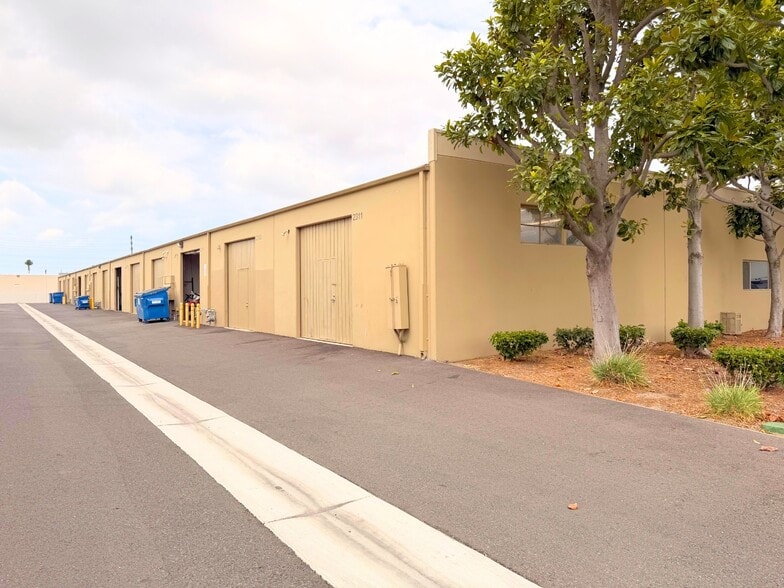 3602-3628 W Pendleton Ave, Santa Ana, CA for lease - Building Photo - Image 3 of 5