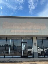 131 Arkansas Blvd, Texarkana, AR for lease Interior Photo- Image 1 of 7