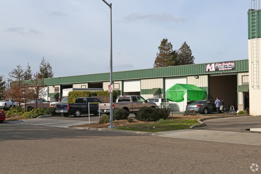 2200 Rockefeller Dr, Ceres, CA for lease - Building Photo - Image 3 of 9