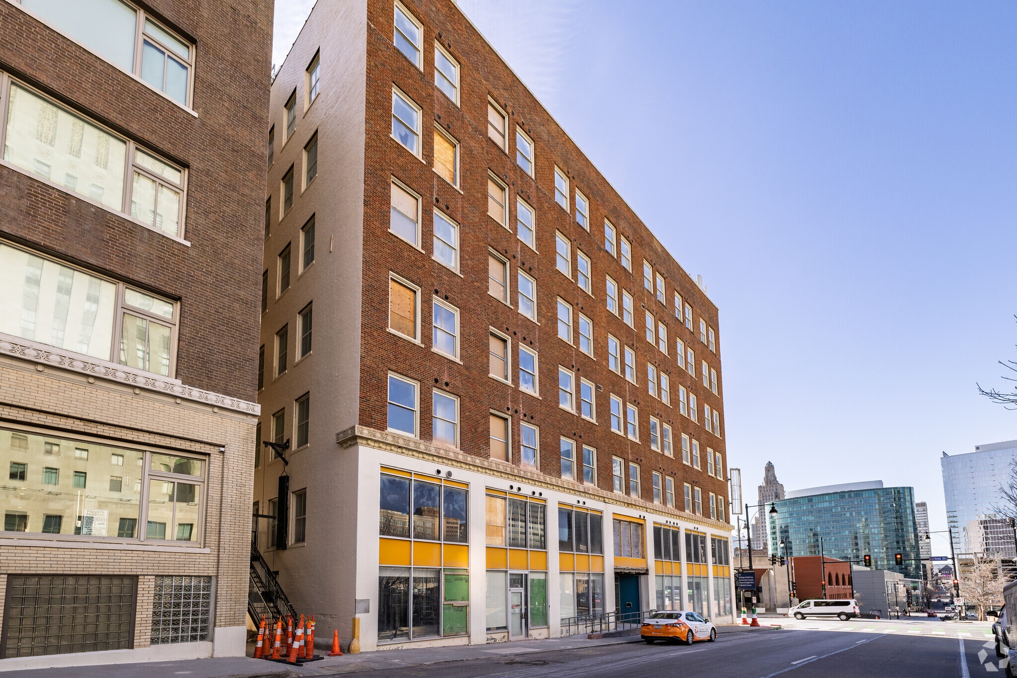 1301 Oak St, Kansas City, MO for lease Building Photo- Image 1 of 2