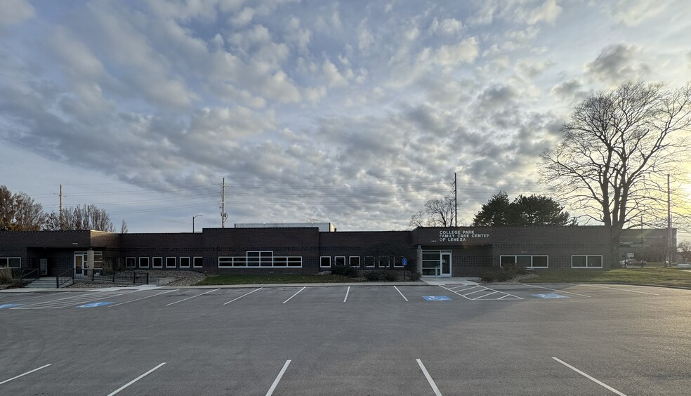 12208-12210 W 87th Street Pky, Lenexa, KS for lease - Building Photo - Image 3 of 8