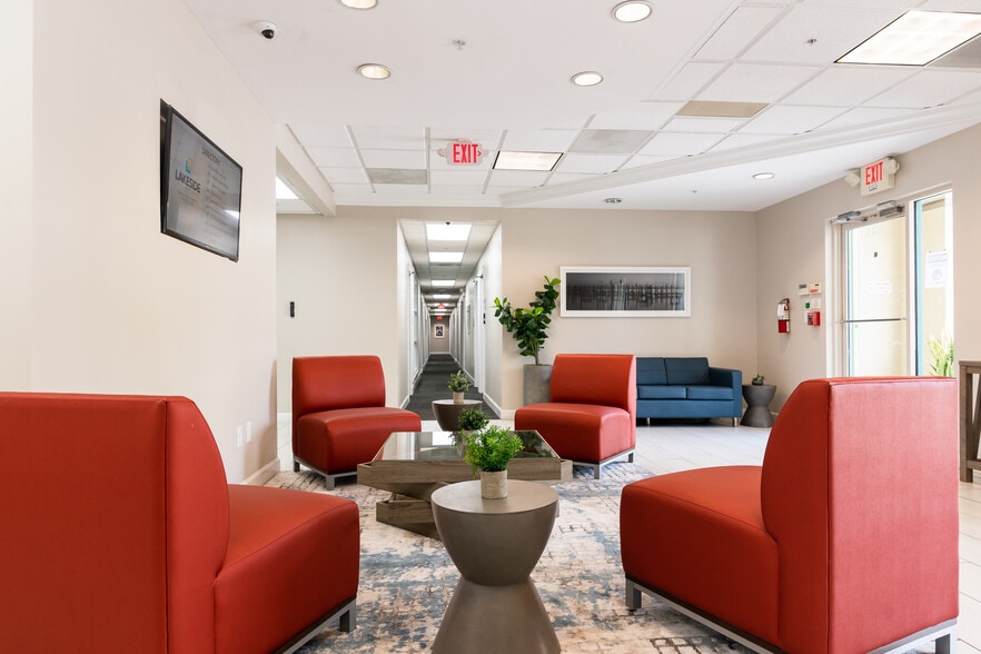 2645 Executive Park Dr, Weston, FL for lease - Lobby - Image 2 of 10