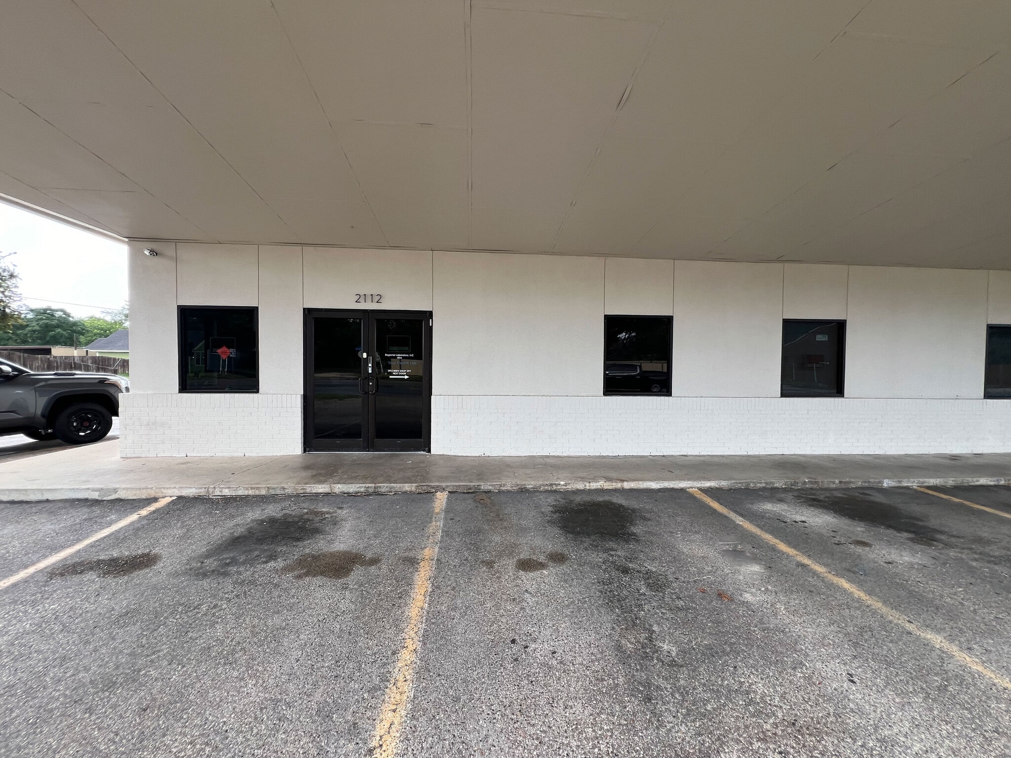 2112 N Navarro St, Victoria, TX for lease Building Photo- Image 1 of 8