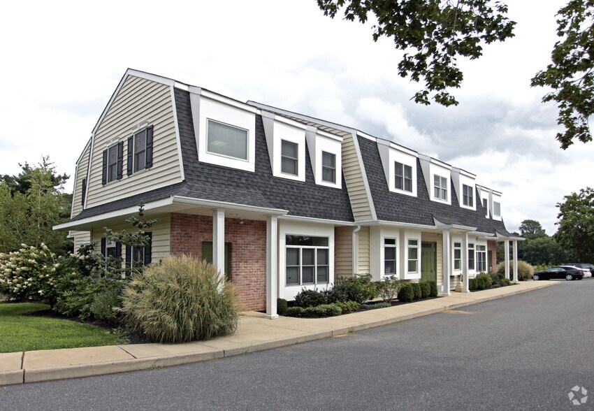 521 Newman Springs Rd, Lincroft, NJ à louer - Photo du bâtiment - Image 3 de 5