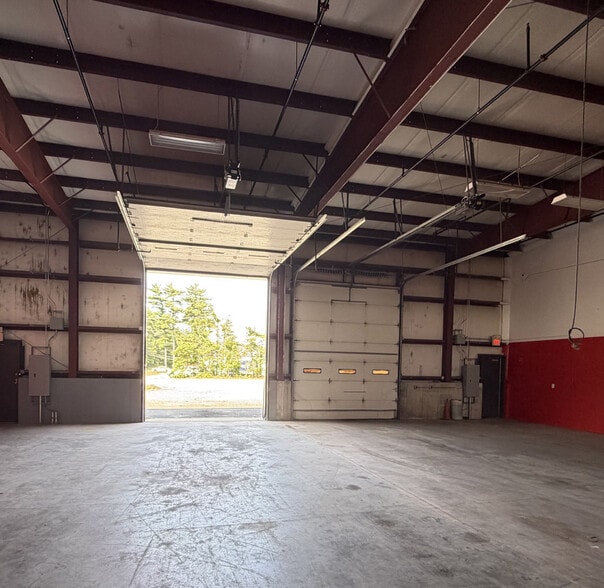 198 S Meadow Rd, Plymouth, MA for lease - Interior Photo - Image 3 of 7