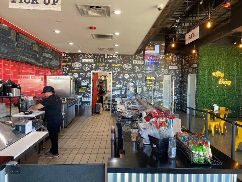 8801 E Montview Blvd, Denver, CO à louer - Photo intérieure - Image 2 de 7