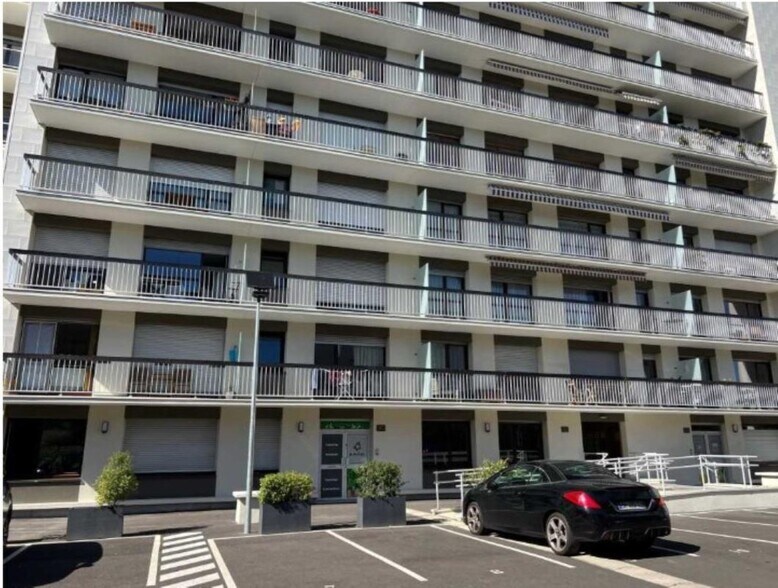 90 Avenue Albert 1er, Rueil-Malmaison for sale - Building Photo - Image 2 of 20
