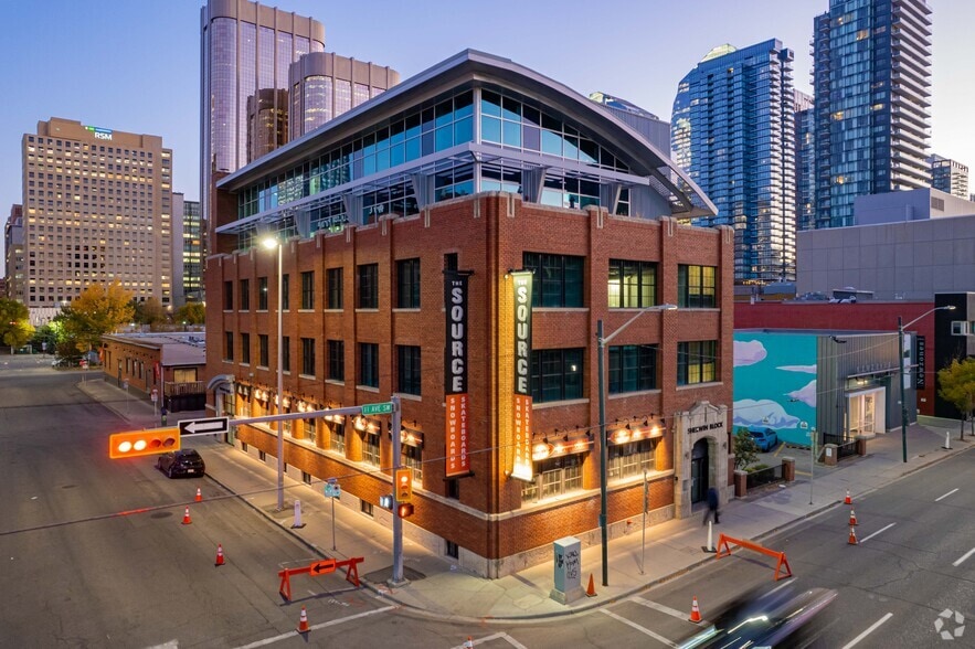 738 11th Ave SW, Calgary, AB à louer - Photo du bâtiment - Image 2 de 4