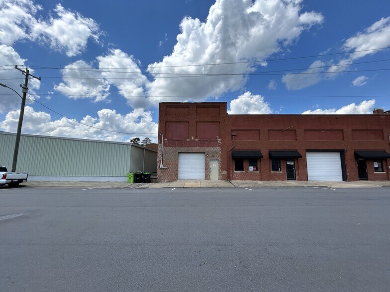 124 W Vance St, Zebulon, NC à vendre - Photo du bâtiment - Image 2 de 6
