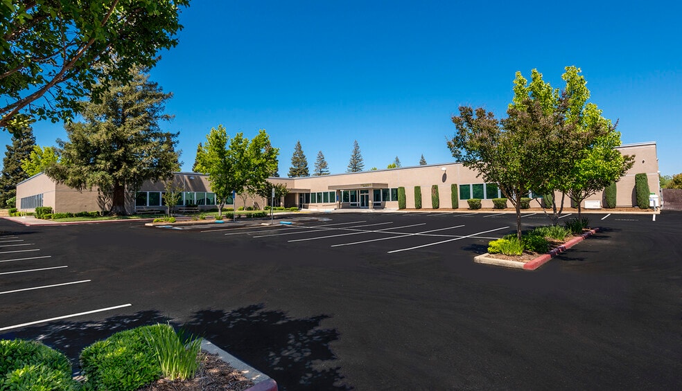 9738 Lincoln Village Dr, Sacramento, CA for lease - Building Photo - Image 2 of 10