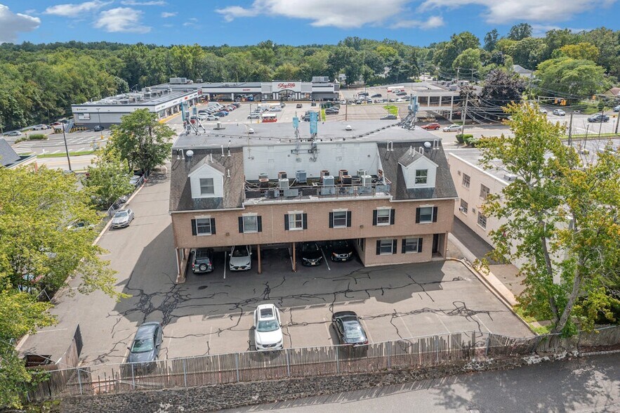 440 Old Hook Rd, Emerson, NJ à vendre - Photo du bâtiment - Image 3 de 11
