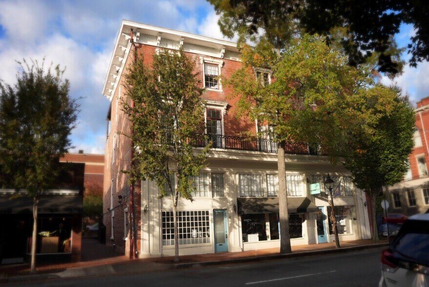 726 Caroline St, Fredericksburg, VA à louer - Photo du bâtiment - Image 2 de 4