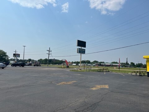 390 W Chrysler Dr, Belvidere, IL à vendre - Photo du bâtiment - Image 3 de 13
