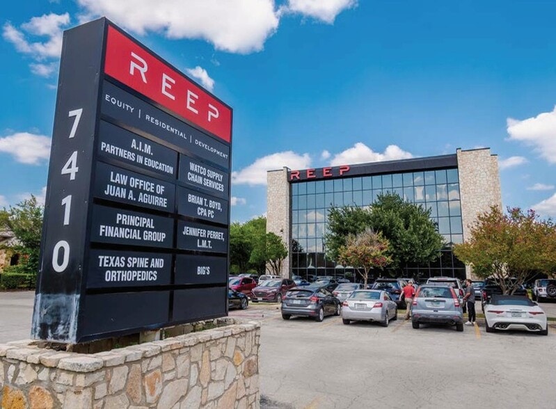 7410 Blanco Rd, San Antonio, TX for lease - Building Photo - Image 3 of 15
