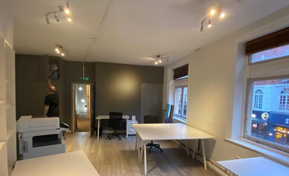 5 Irving St, Londres à louer - Photo du bâtiment - Image 2 de 5