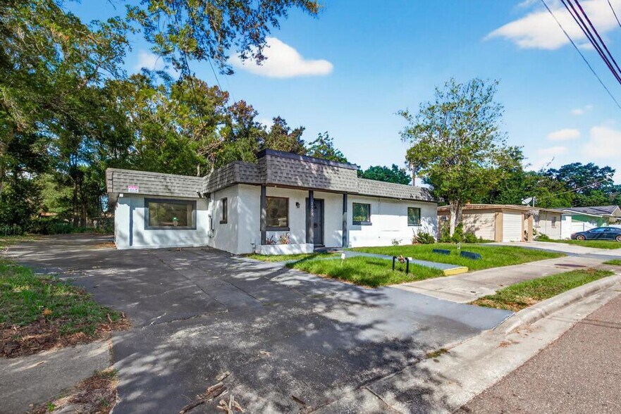 1902 Rogero Rd, Jacksonville, FL à vendre - Photo du bâtiment - Image 2 de 15