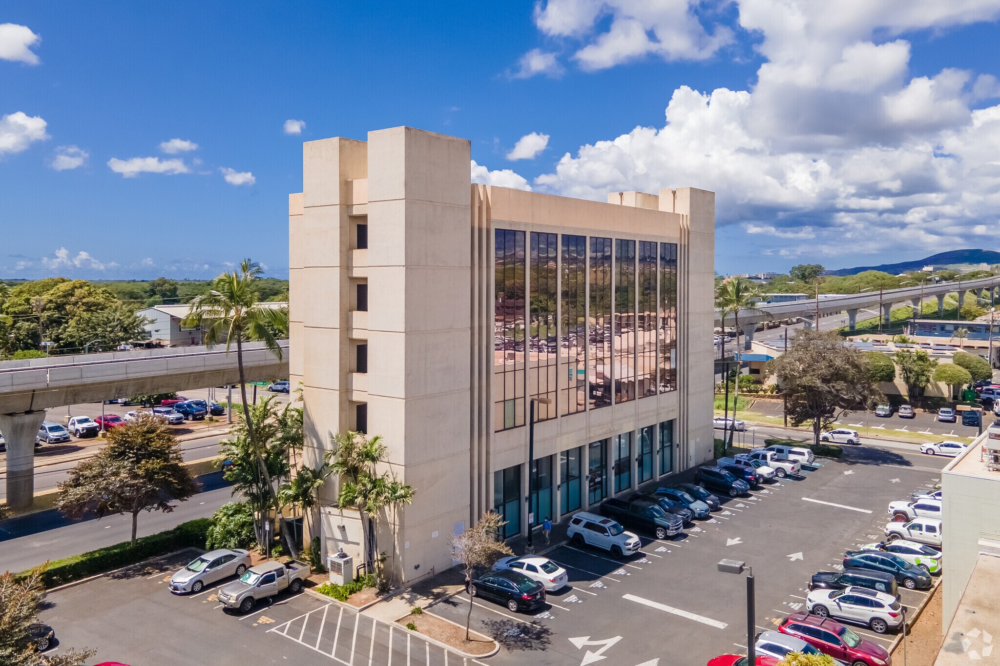 94-730 Farrington Hwy, Waipahu, HI à louer Photo du bâtiment- Image 1 de 6