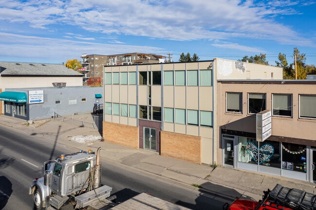 Plus de détails pour 818 16th Ave NW, Calgary, AB - Bureau/Commerce de détail, Local d'activités à louer
