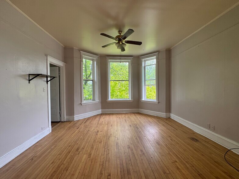 2744 S Millard Ave, Chicago, IL à vendre - Photo du bâtiment - Image 3 de 12