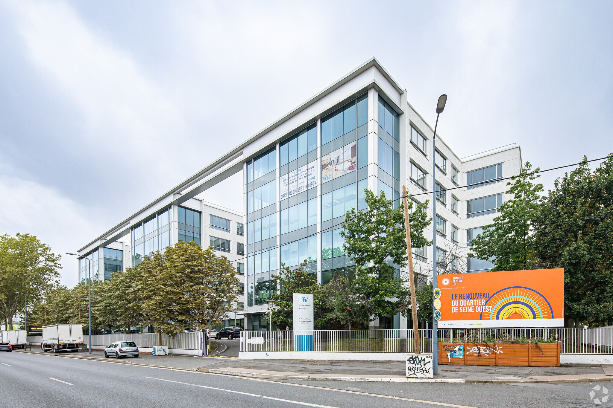 Office in Asnières-sur-Seine for lease Primary Photo- Image 1 of 3