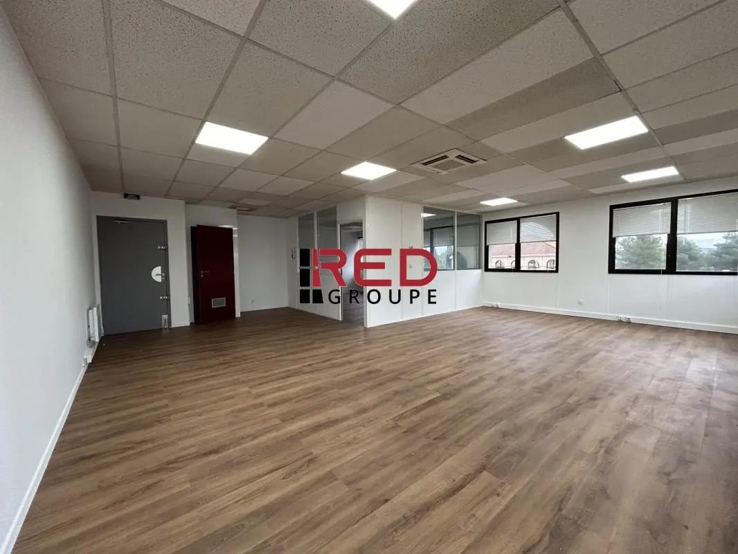 Office in Aix-en-Provence for lease Building Photo- Image 1 of 5