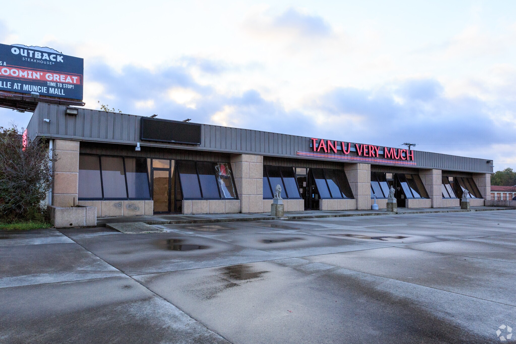 5200 W Bradburn Dr, Muncie, IN for lease Primary Photo- Image 1 of 5