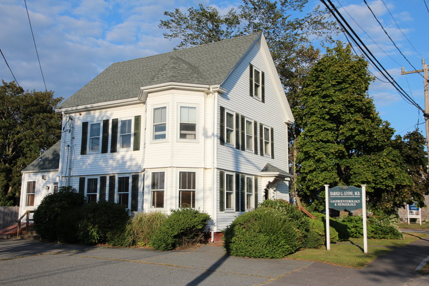 74 Park St, Hyannis, MA à vendre - Photo du bâtiment - Image 1 de 1