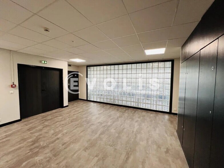 15 Avenue De La Libération, Melun for lease - Interior Photo - Image 3 of 24