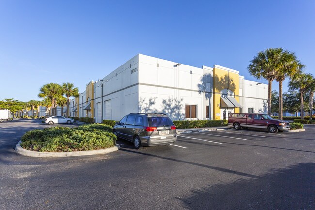 Plus de détails pour 12960 Commerce Lakes Dr, Fort Myers, FL - Industriel à louer
