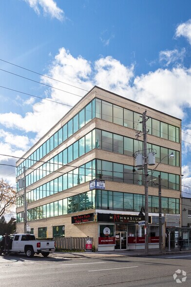 501-505 Eglinton Ave W, Toronto, ON à louer - Photo du bâtiment - Image 2 de 8