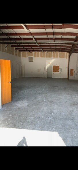 6750-6800 N Orange Blossom Trl, Orlando, FL à louer - Photo du bâtiment - Image 3 de 3