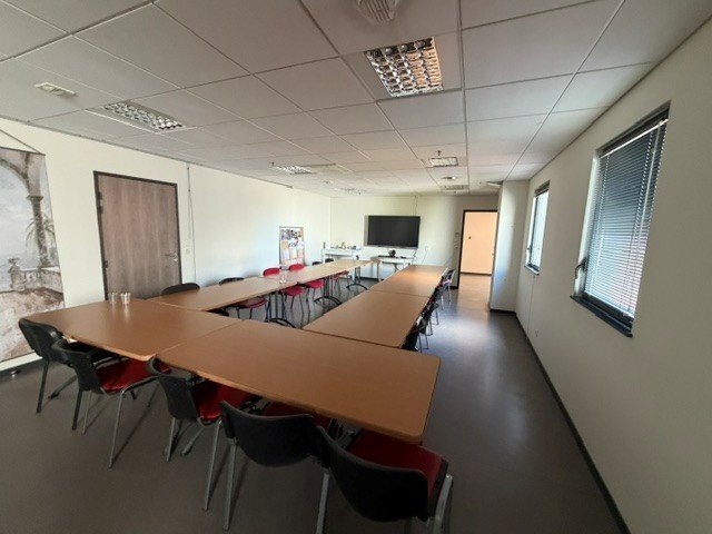 Office in for lease - Building Photo - Image 2 of 9