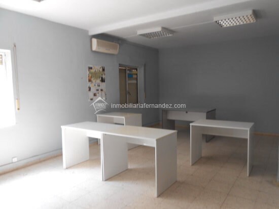 Bureau dans Cáceres, Cáceres à vendre - Photo du bâtiment - Image 2 de 21