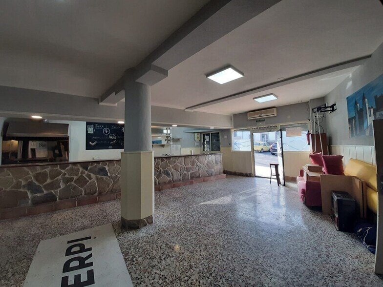 Commerce de détail dans Cáceres, Cáceres à louer - Photo du bâtiment - Image 2 de 11