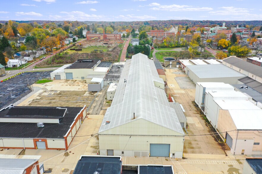 105 N Sandusky St, Mount Vernon, OH à vendre - Photo du bâtiment - Image 2 de 4