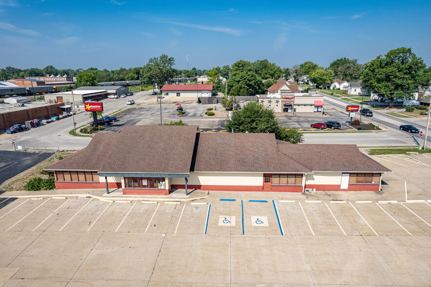 650 W Jackson St, Mexico, MO for lease - Building Photo - Image 1 of 16